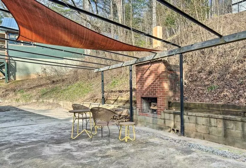 Arden Bungalow W/ Fire Pit: Near Lake Julian Park