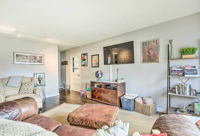 Arden Bungalow W/ Fire Pit: Near Lake Julian Park