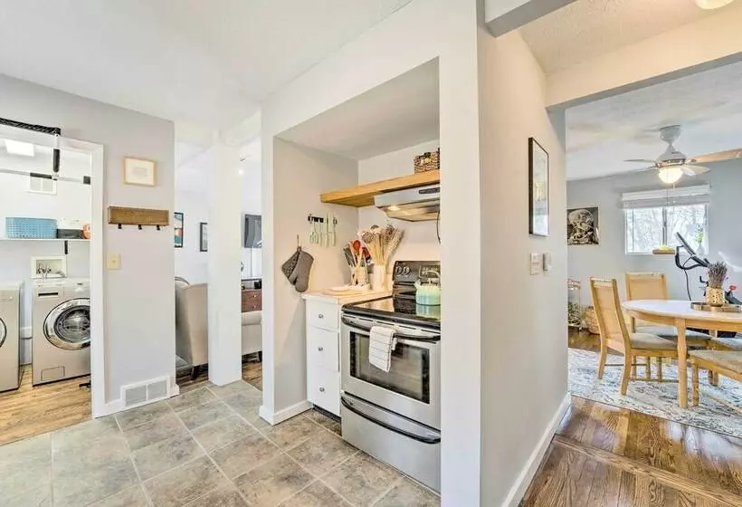 Arden Bungalow W/ Fire Pit: Near Lake Julian Park