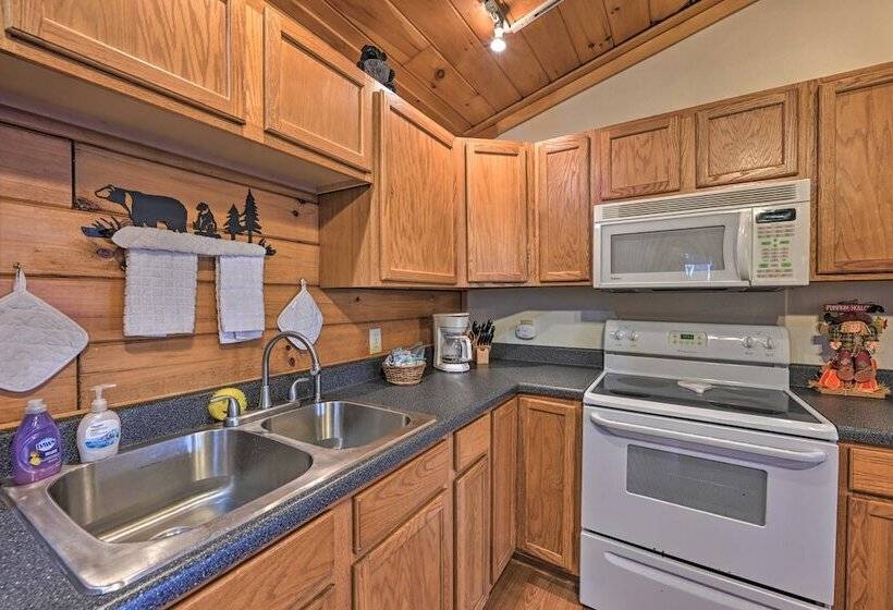 Bear Den  Cabin: Hot Tub, 4 Mi To Nantahala River