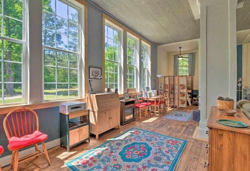 Bright Converted Schoolhouse In Chesterfield!