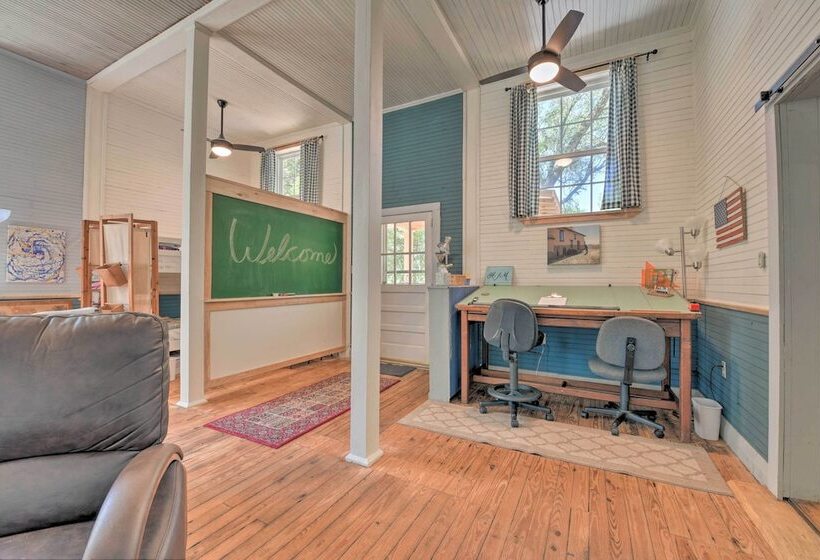 Bright Converted Schoolhouse In Chesterfield!
