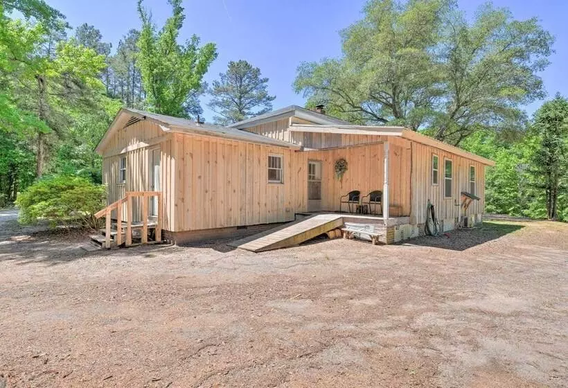 Bright Converted Schoolhouse In Chesterfield!
