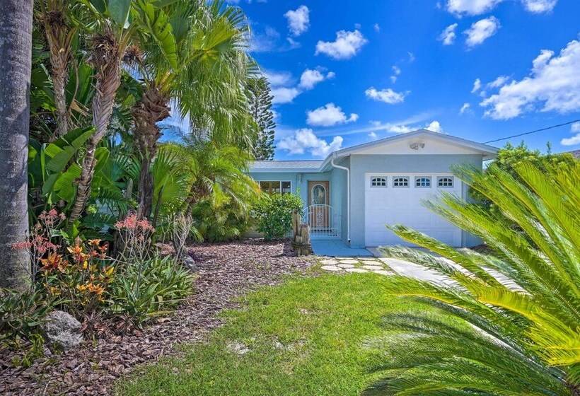 Canalfront New Port Richey Home W/ Boat Dock!