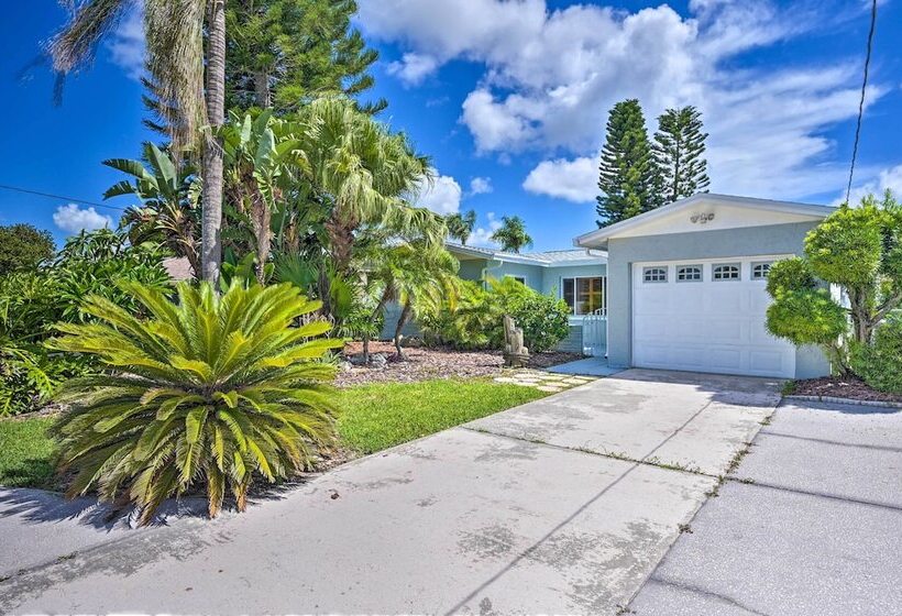 Canalfront New Port Richey Home W/ Boat Dock!
