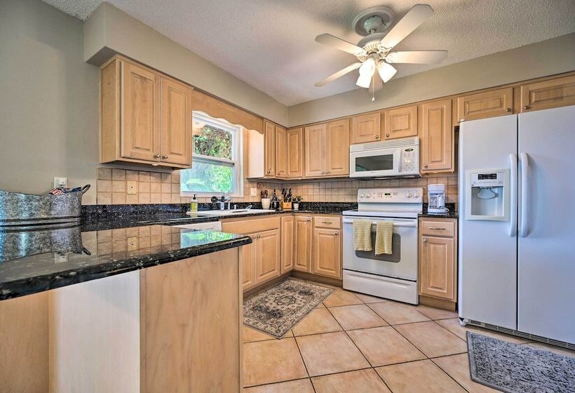 Canalfront New Port Richey Home W/ Boat Dock!