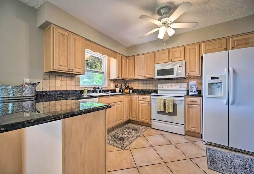 Canalfront New Port Richey Home W/ Boat Dock!