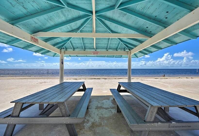 Canalfront New Port Richey Home W/ Boat Dock!