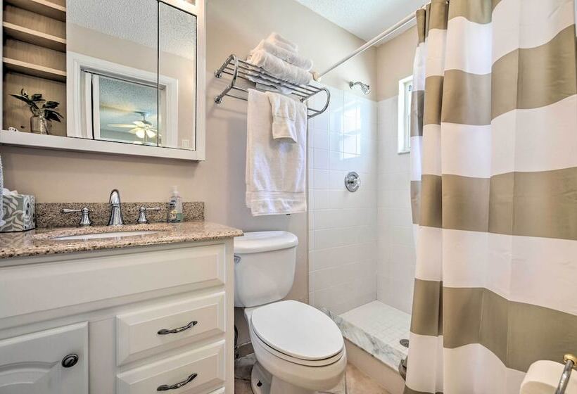 Canalfront New Port Richey Home W/ Boat Dock!