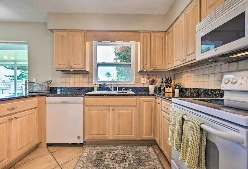 Canalfront New Port Richey Home W/ Boat Dock!