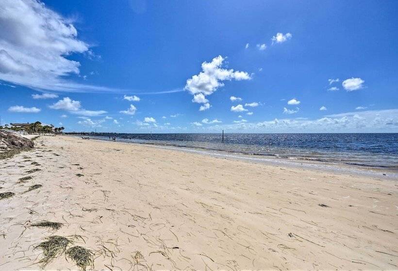 Canalfront New Port Richey Home W/ Boat Dock!