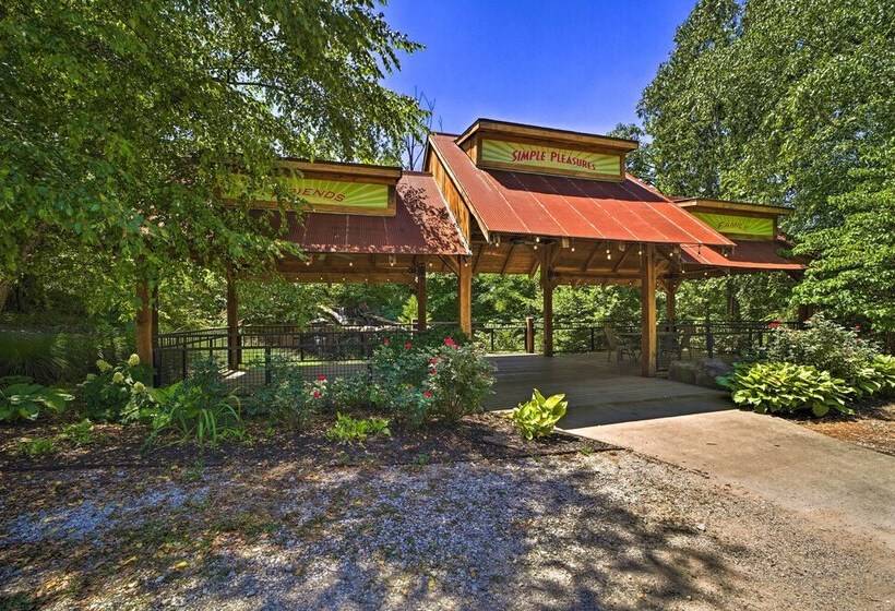 Chalet At Falling Water: Close To Bike Trails
