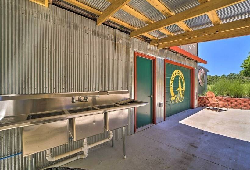 Chalet At Falling Water: Close To Bike Trails