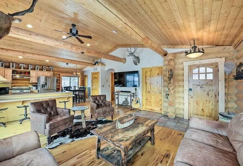 Charming Bedford Cabin W/ Private Hot Tub!