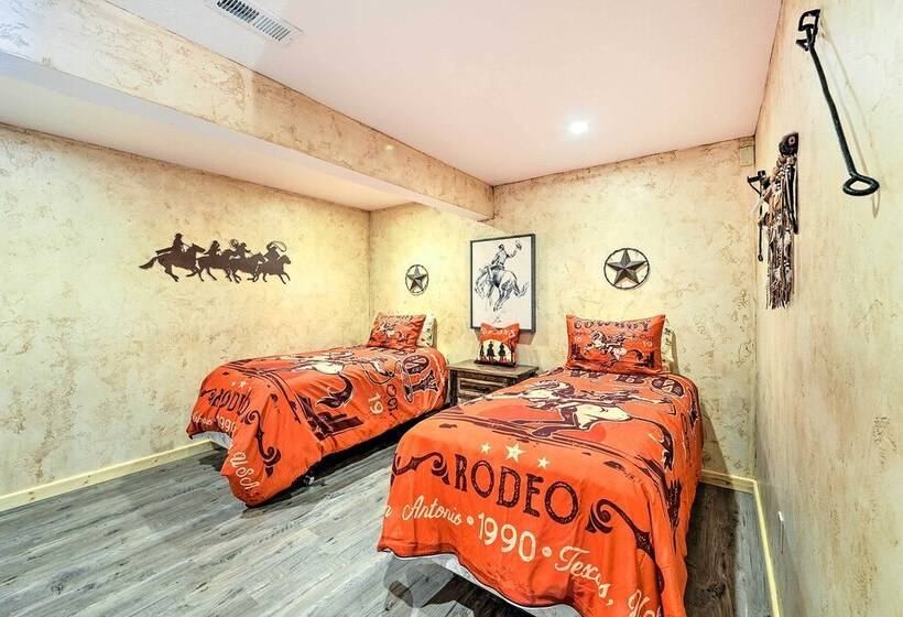 Charming Bedford Cabin W/ Private Hot Tub!