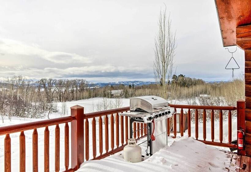 Charming Bedford Cabin W/ Private Hot Tub!