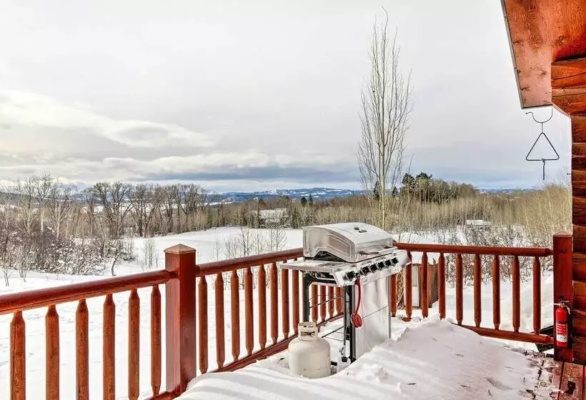 Charming Bedford Cabin W/ Private Hot Tub!