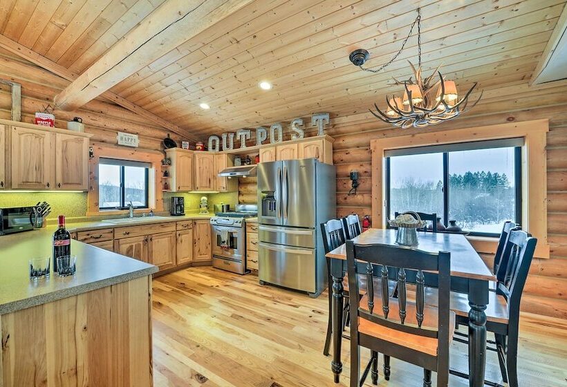 Charming Bedford Cabin W/ Private Hot Tub!