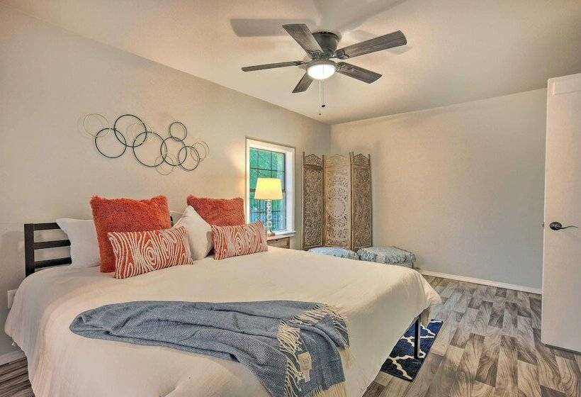 Charming Cabin Getaway: Fish, Boat + More!