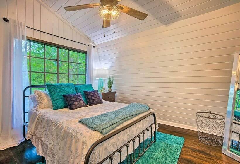 Charming Cabin Getaway: Fish, Boat + More!