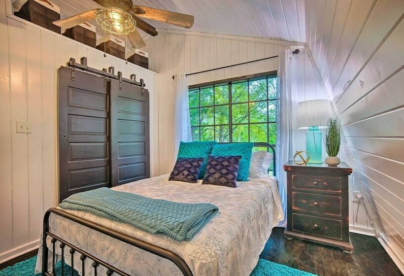 Charming Cabin Getaway: Fish, Boat + More!