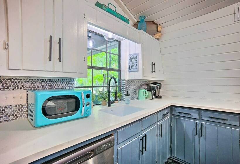 Charming Cabin Getaway: Fish, Boat + More!