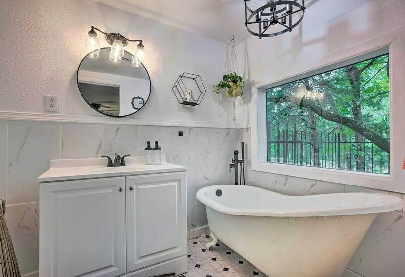 Charming Cabin Getaway: Fish, Boat + More!