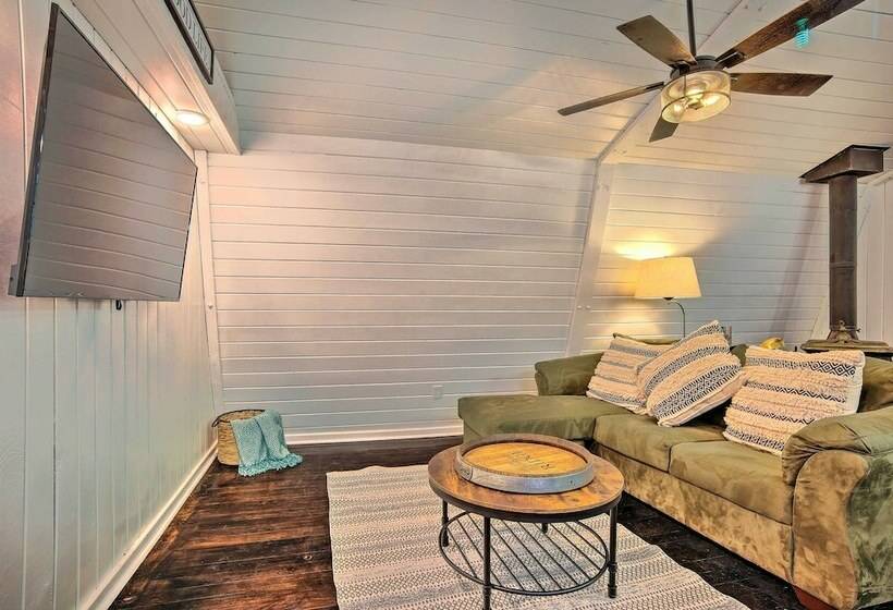 Charming Cabin Getaway: Fish, Boat + More!