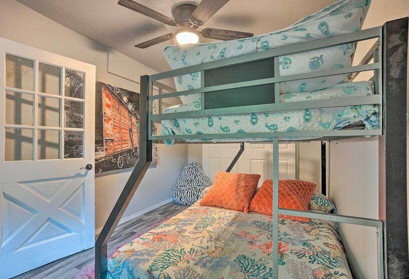 Charming Cabin Getaway: Fish, Boat + More!