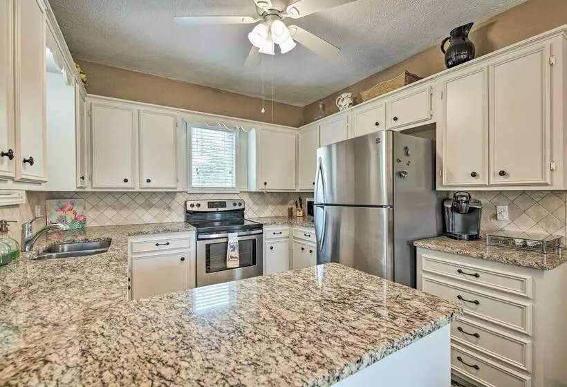 Coastal Cove  W/ Private Deck, 4 Mi To Beach