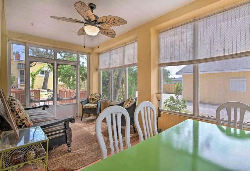 Coastal Cove W/ Private Deck, 4 Mi To Beach