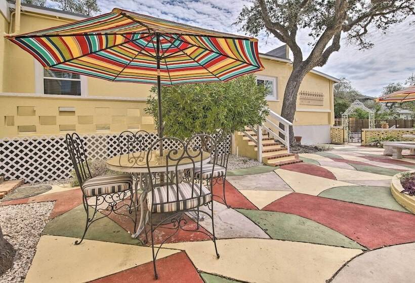 Coastal Cove W/ Private Deck, 4 Mi To Beach