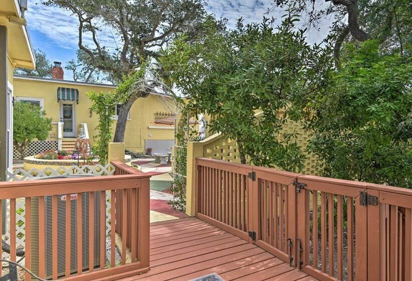 Coastal Cove W/ Private Deck, 4 Mi To Beach