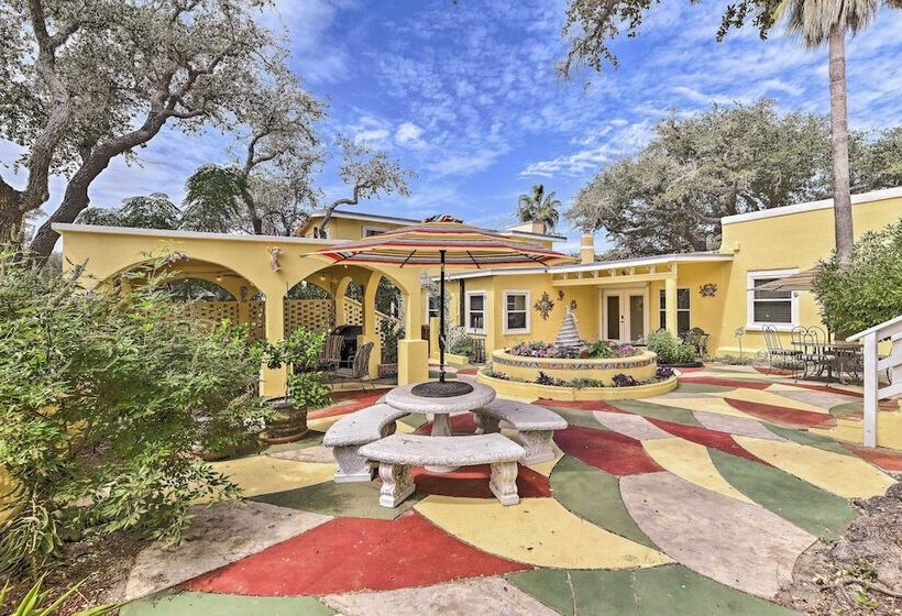 Coastal Cove W/ Private Deck, 4 Mi To Beach