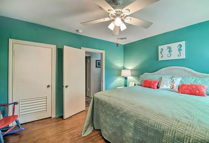 Coastal Cove  W/ Private Deck, 4 Mi To Beach