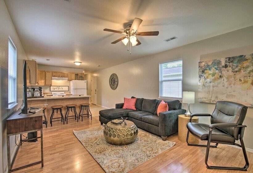 Comfy West Plains Home < 1 Mi To Main Street!