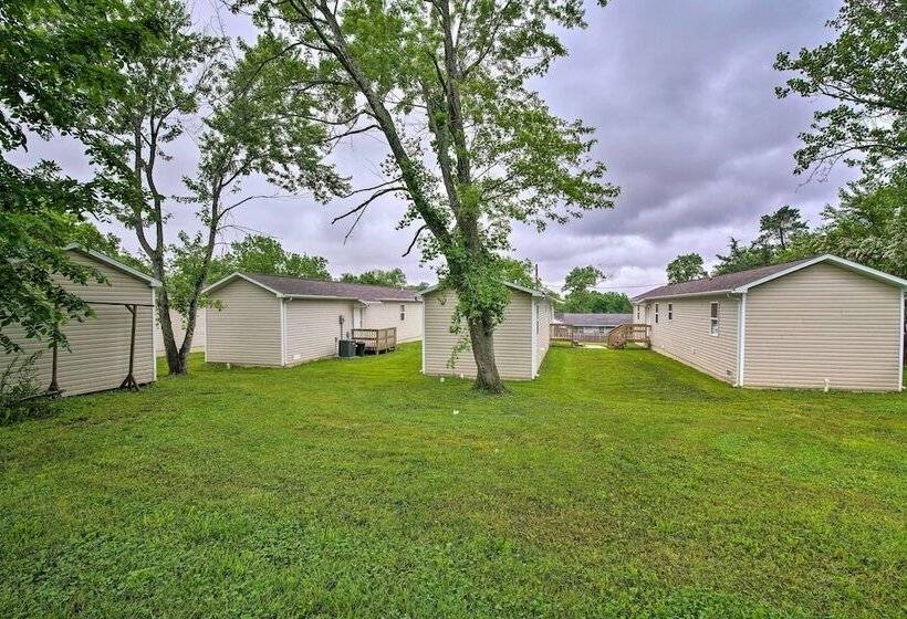 Comfy West Plains Home < 1 Mi To Main Street!