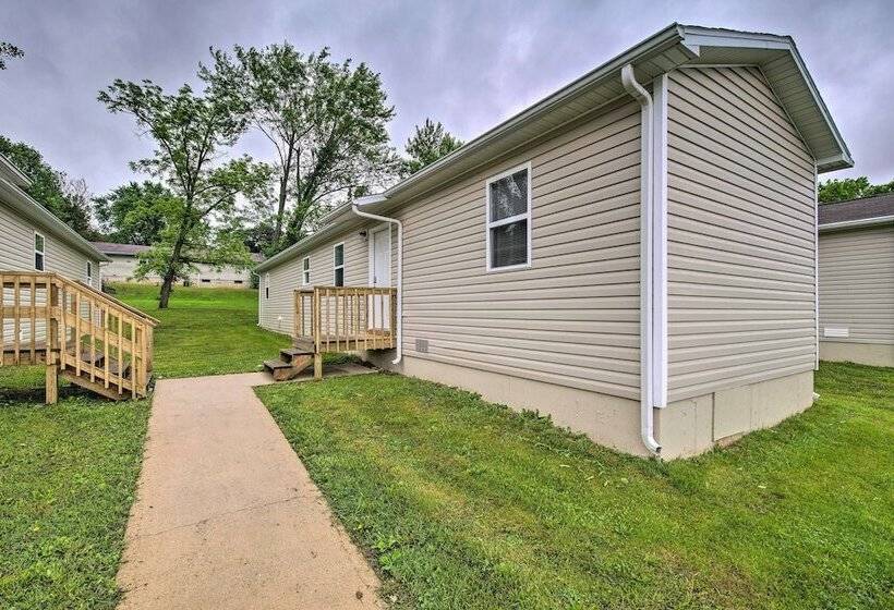 Comfy West Plains Home < 1 Mi To Main Street!