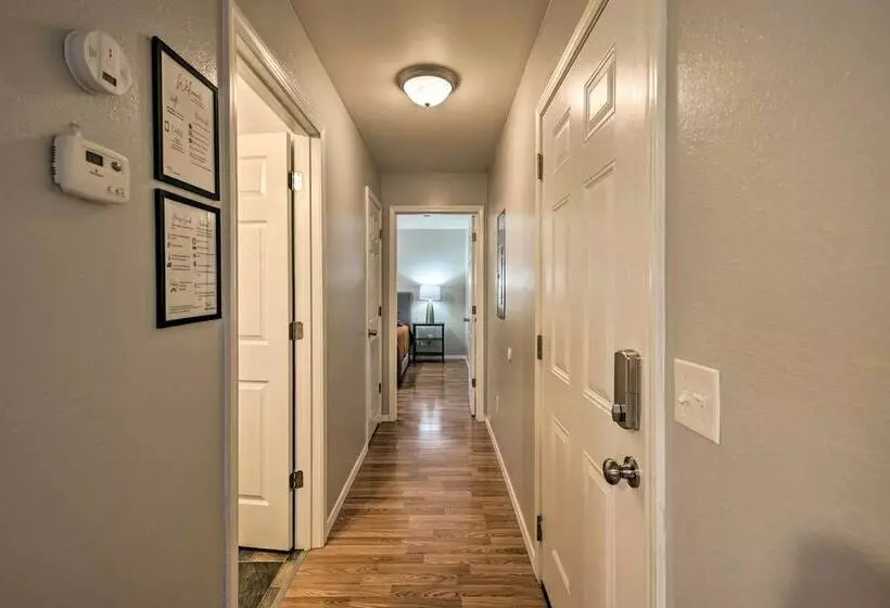 Comfy West Plains Home < 1 Mi To Main Street!
