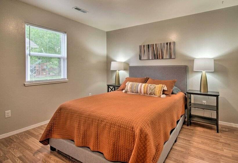 Comfy West Plains Home < 1 Mi To Main Street!