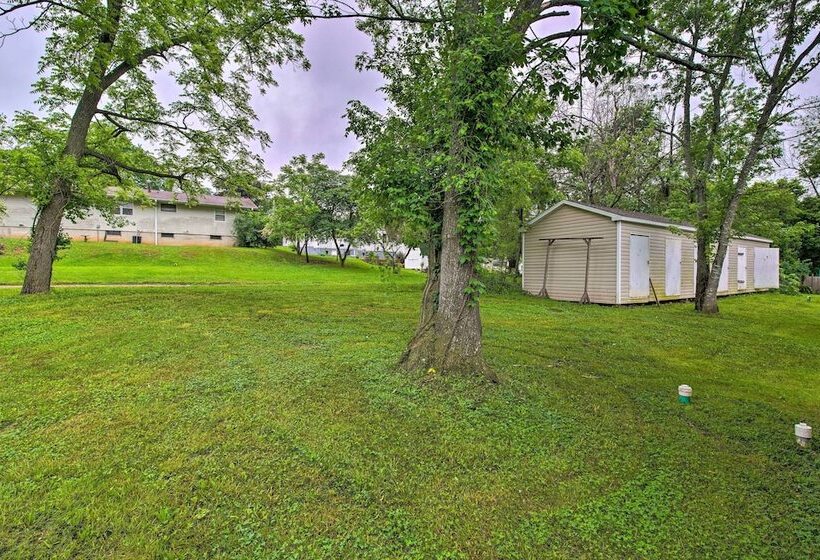 Comfy West Plains Home < 1 Mi To Main Street!