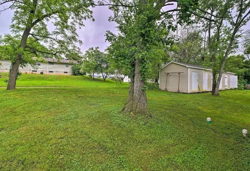 Comfy West Plains Home < 1 Mi To Main Street!