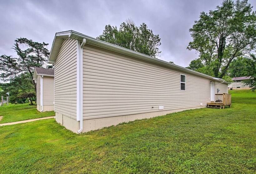 Comfy West Plains Home < 1 Mi To Main Street!