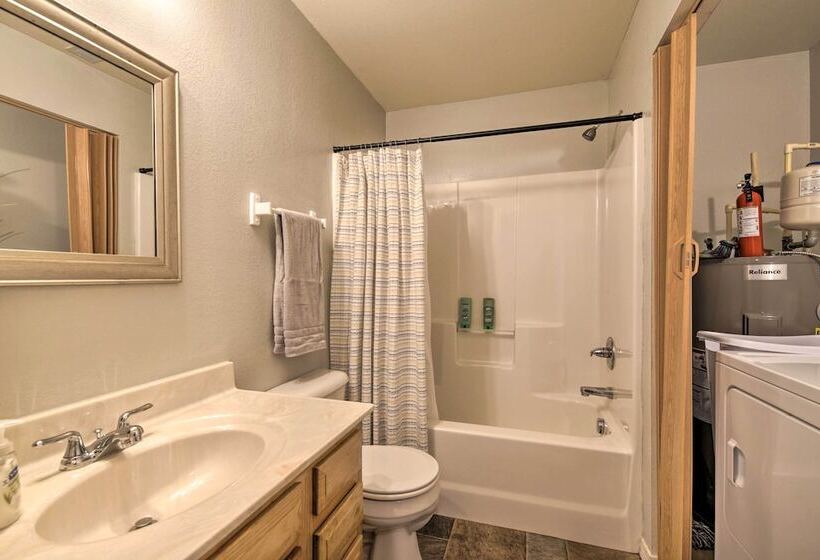 Comfy West Plains Home < 1 Mi To Main Street!