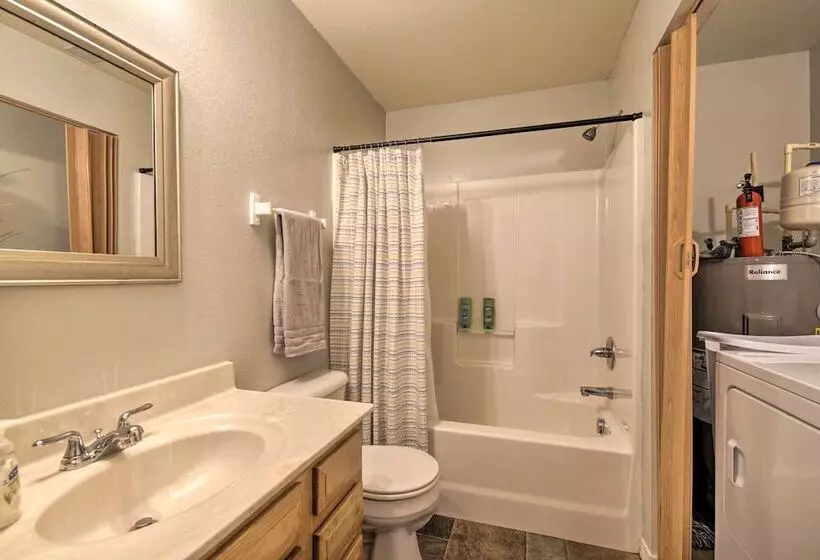 Comfy West Plains Home < 1 Mi To Main Street!