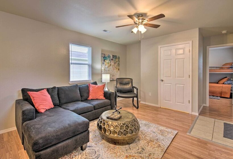 Comfy West Plains Home < 1 Mi To Main Street!