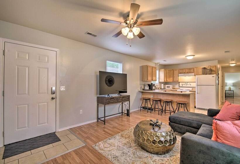 Comfy West Plains Home < 1 Mi To Main Street!