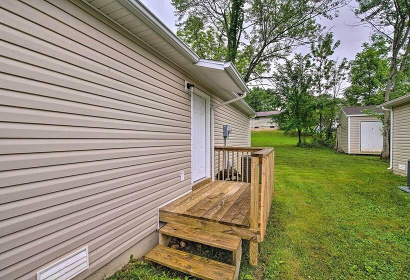 Comfy West Plains Home < 1 Mi To Main Street!