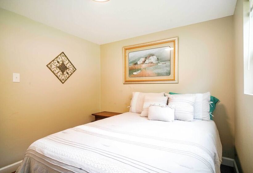 Sevierville Home W/ Hot Tub ~ 4 Mi To Dollywood!