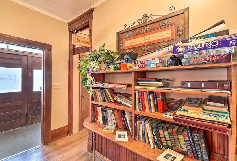 Creekfront Yellville Manor W/ Parlors & Fire Pit!